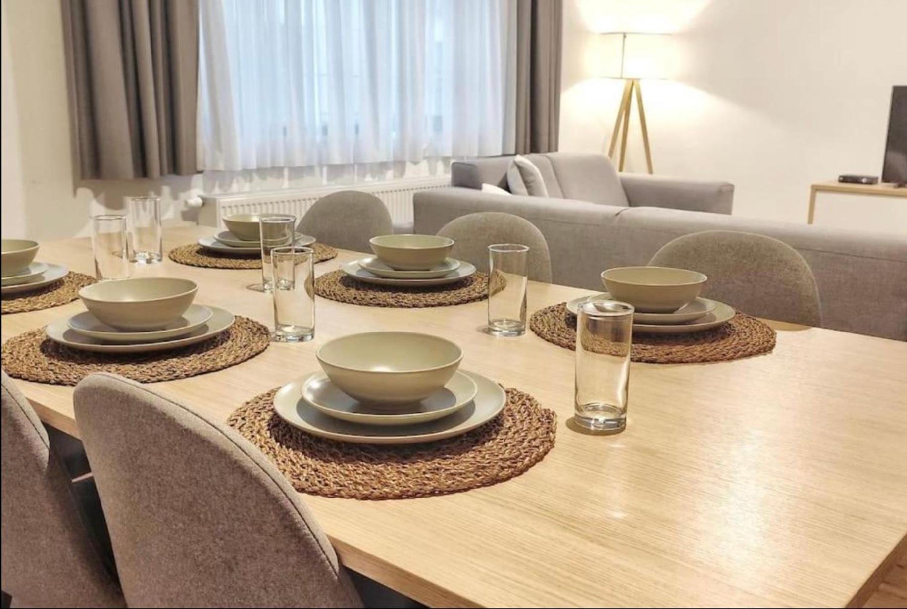 2 Bedroom In Center With Breathtaking View Apartment