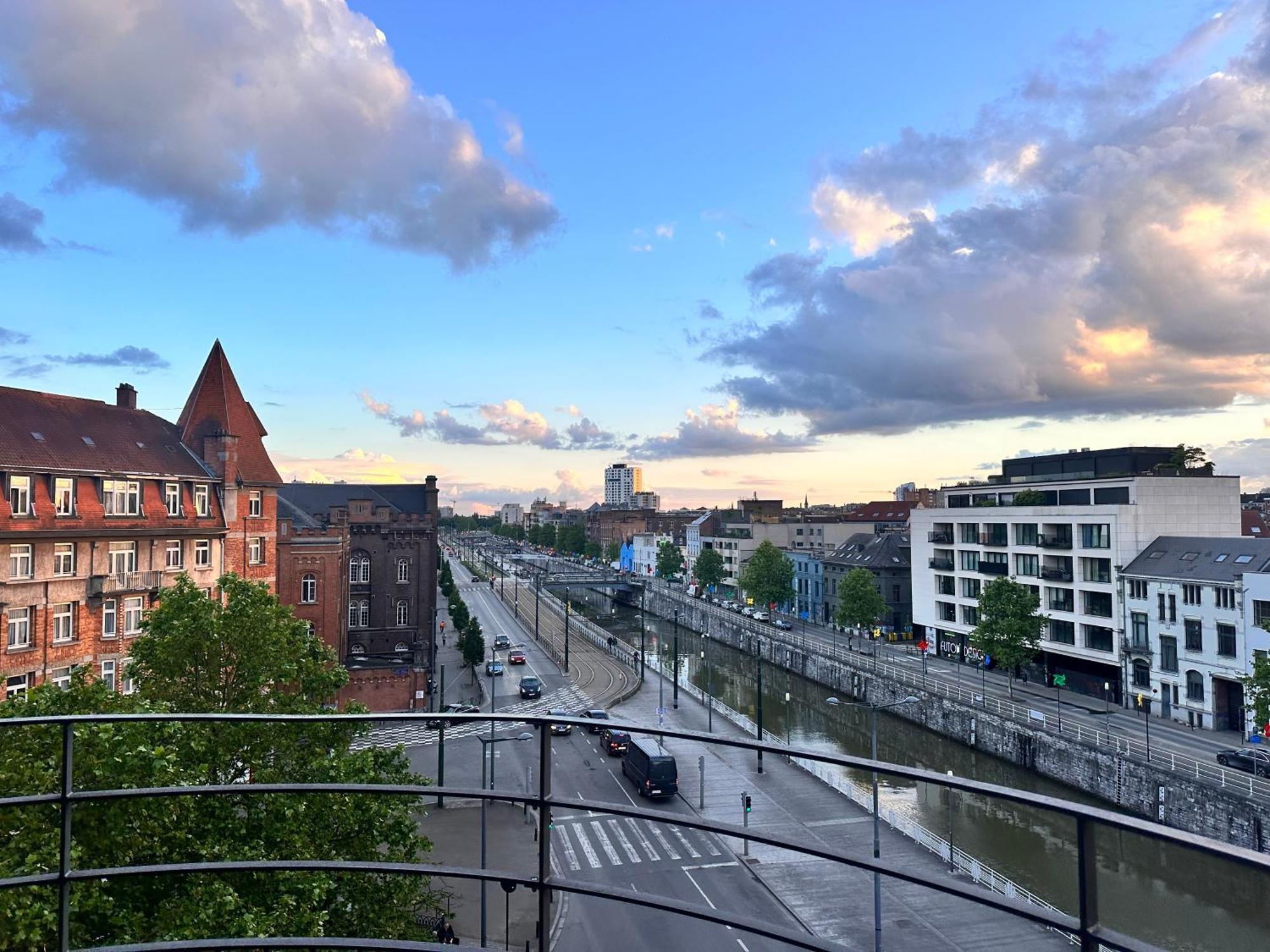 2 Bedroom In Center With Breathtaking View Apartment *